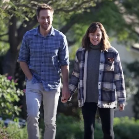 Jennifer Garner and John Miller holding hands walking.